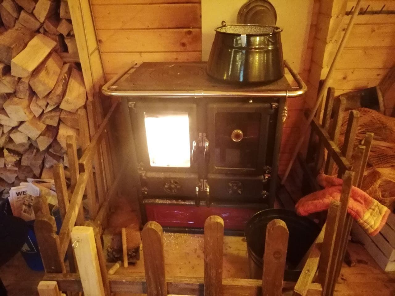 Kamin in der Märchenhütte